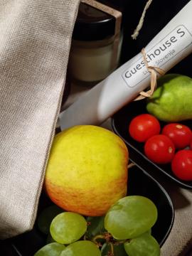 Guesthouse S, košarica domačih dobrot